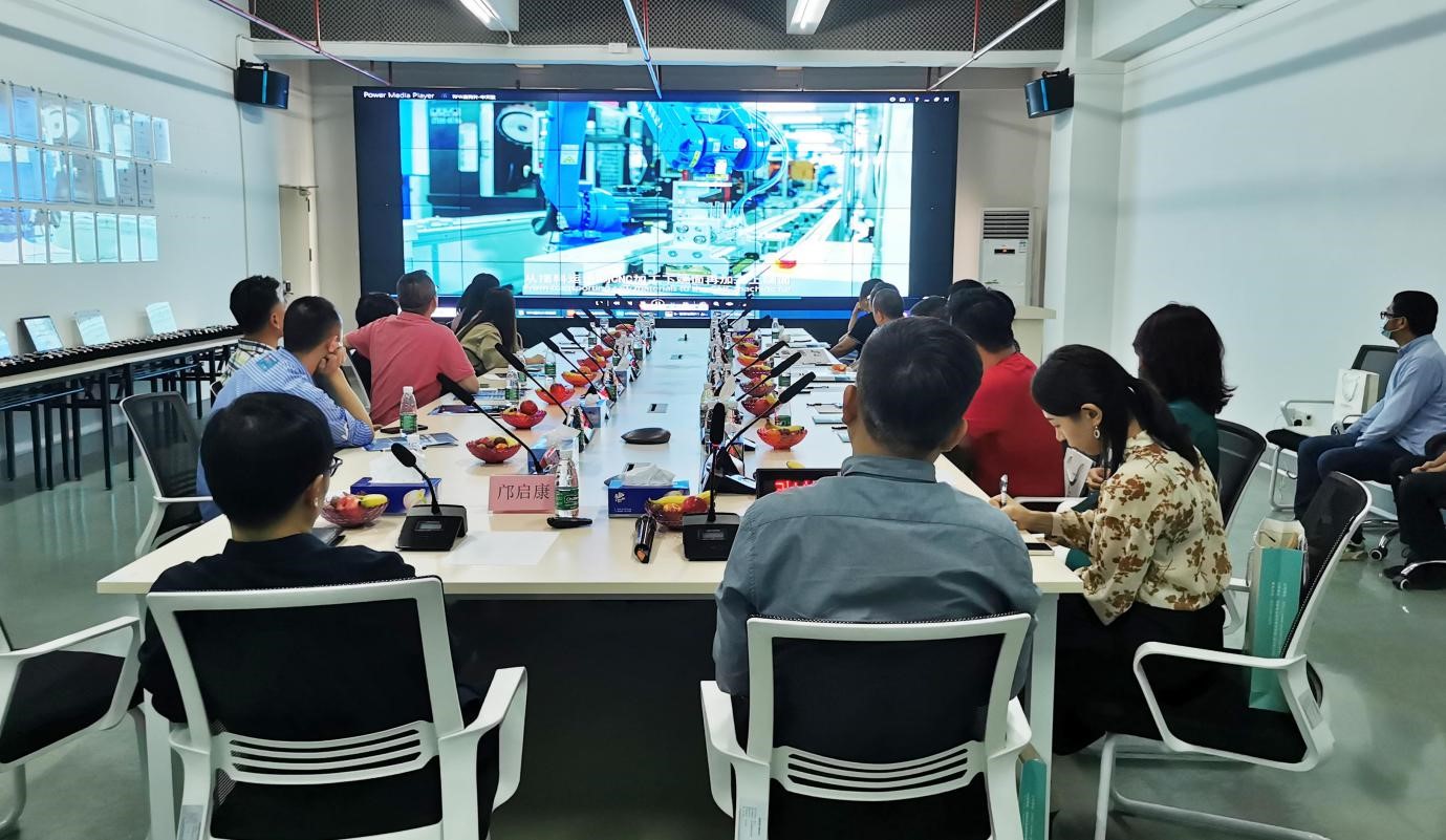 當(dāng)新華商智遇見教育科技 一場智慧工廠的深度交流之旅